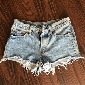 Mid-rise Levi shorts